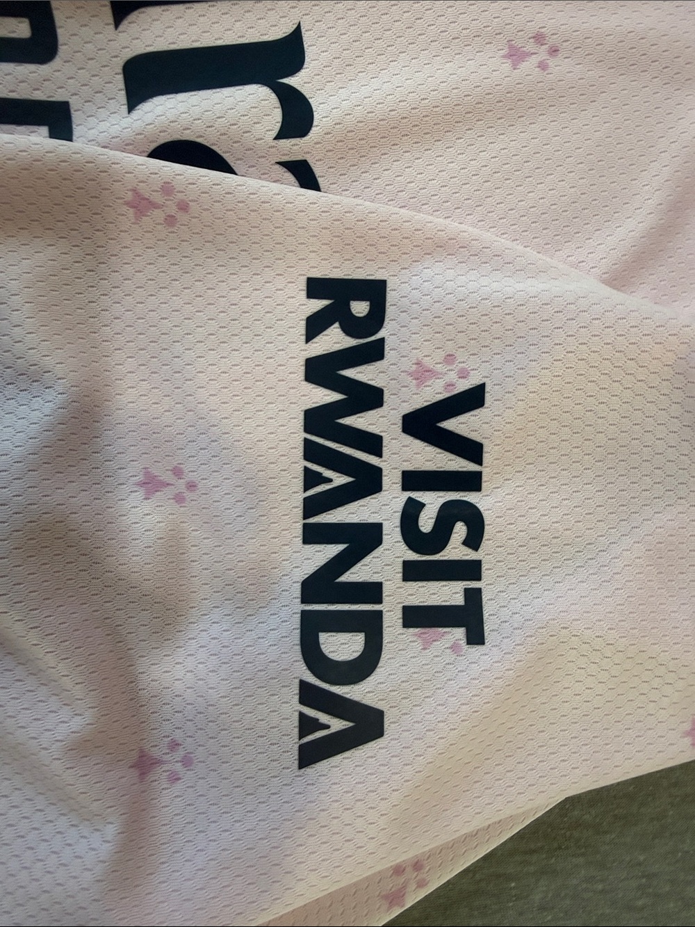 adidas Arsenal Pink Away Jersey with Navy Accents - Picture 4 of 5